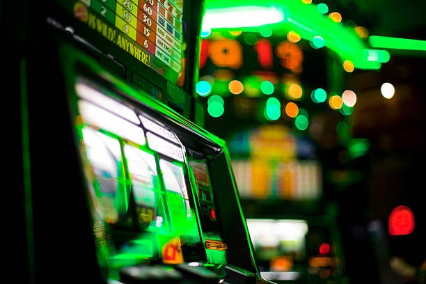 meriah4d Live Baccarat dealer studio showing live card deal and betting interface
